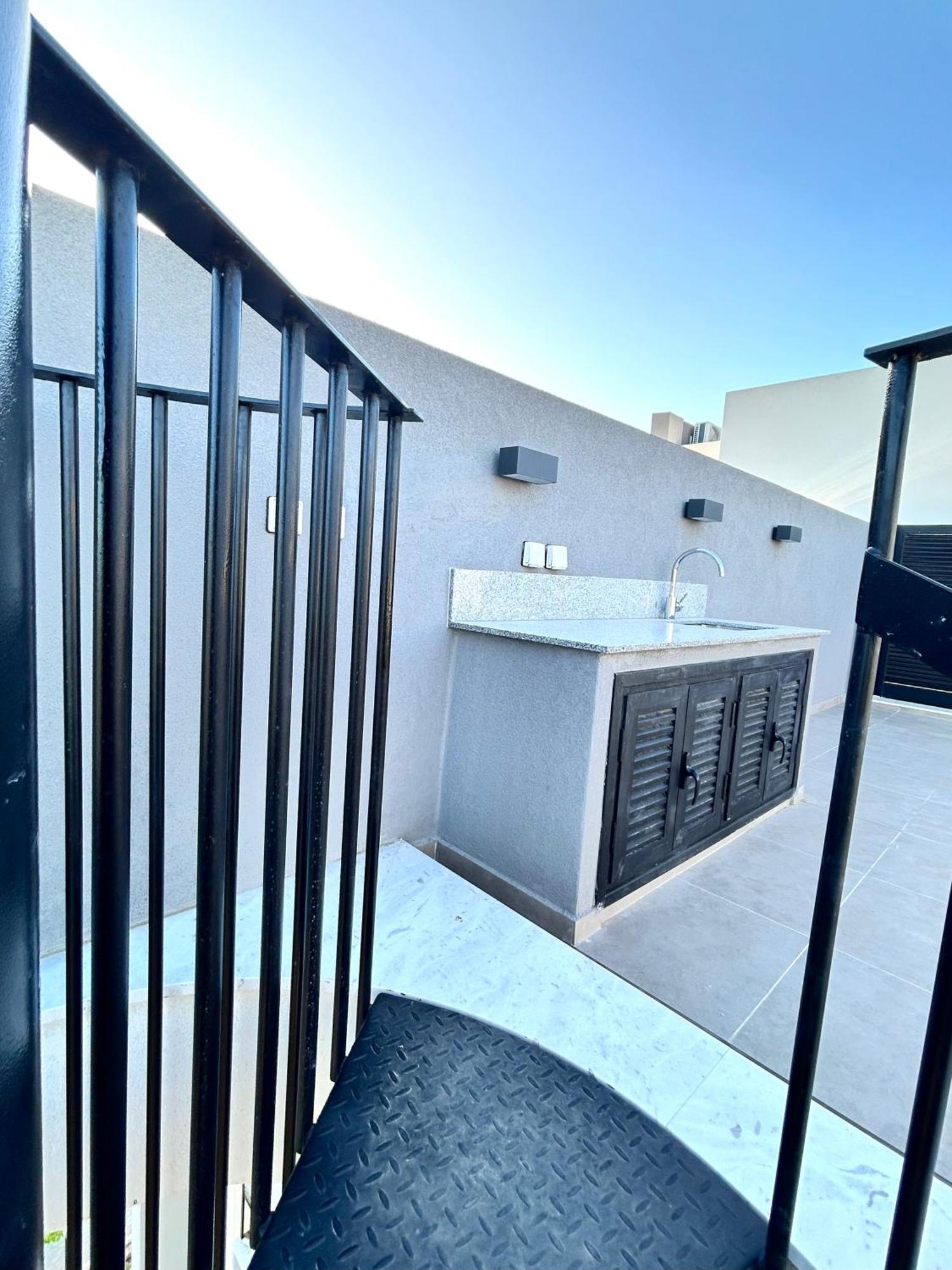 Sunset Gardens - Holiday Apartments - By Tlv Living Лімасол Екстер'єр фото