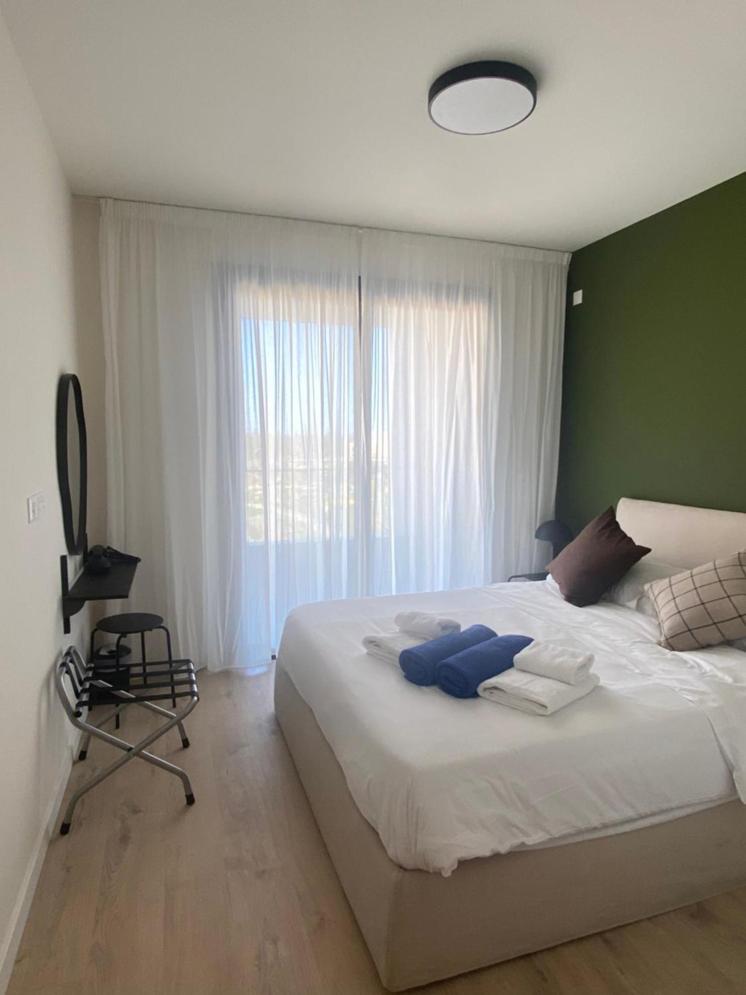 Sunset Gardens - Holiday Apartments - By Tlv Living Лімасол Екстер'єр фото